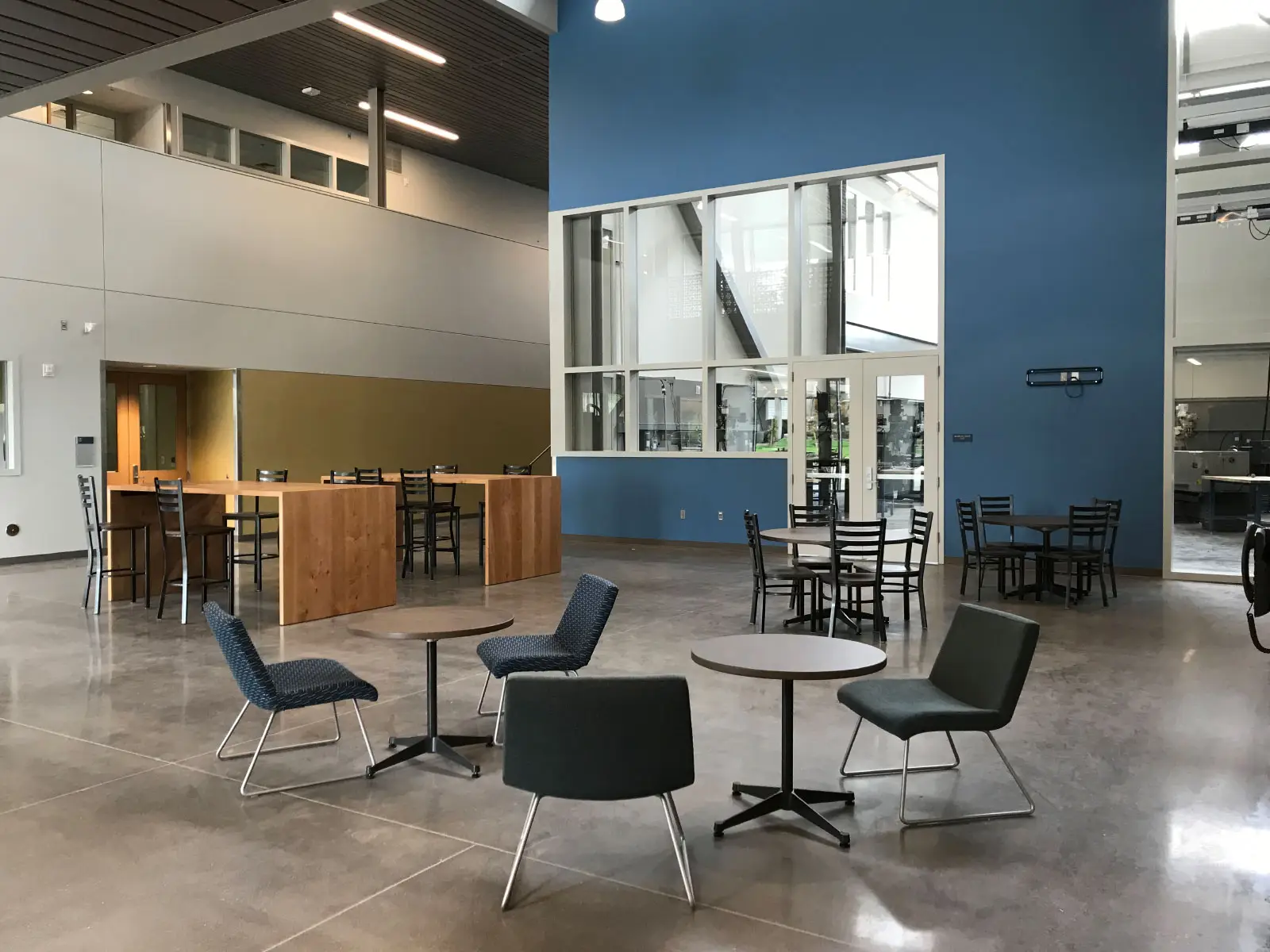The Industrial Technology Center's lobby, with a vast space, seating and table areas, at the Oregon City campus