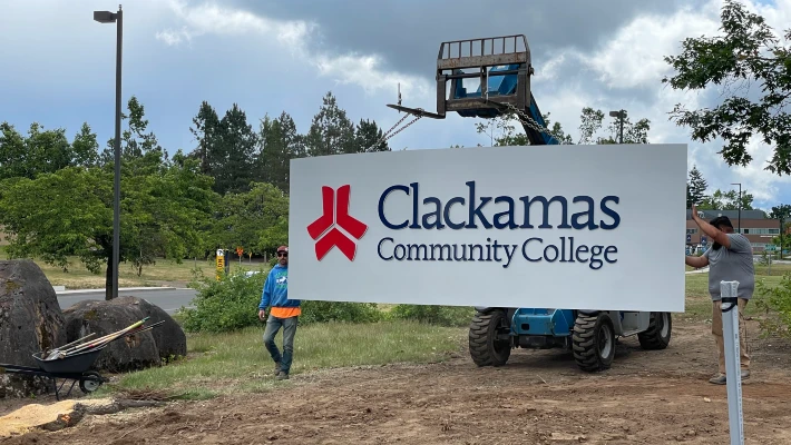 Installation of Clackamas Community College signage on the Oregon City campus